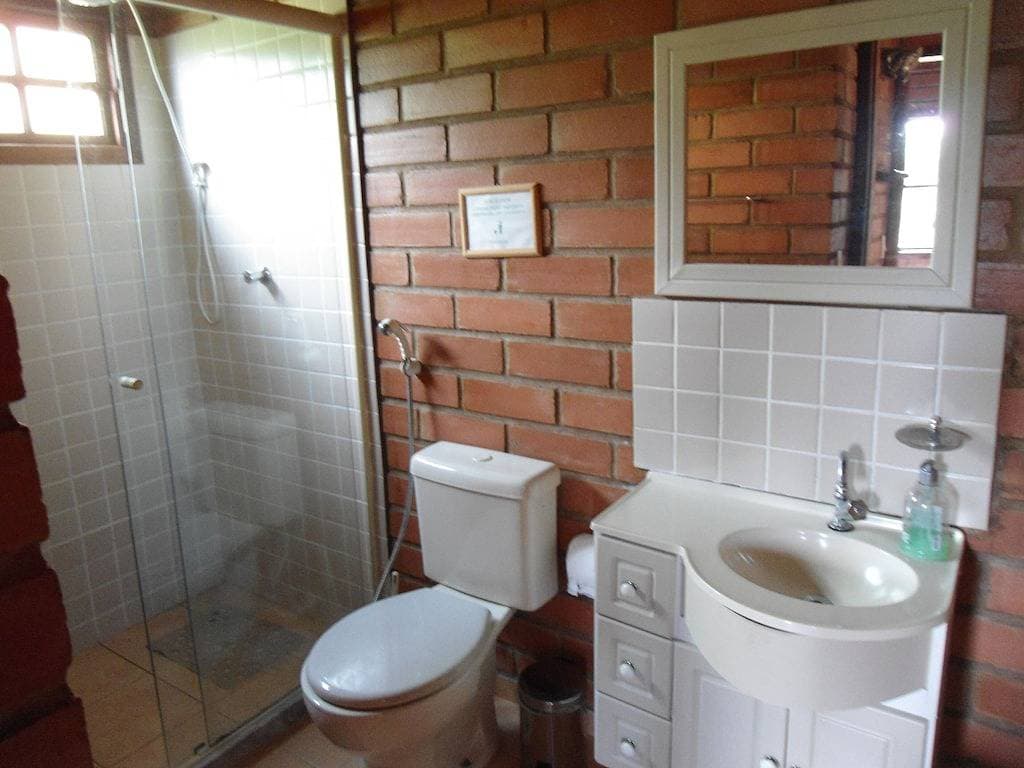 Foto 6 von 18: Canto das Águas Bungalows, Wasserfall mit natürlichem Pool