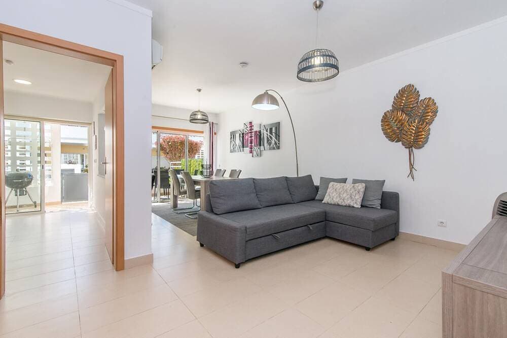 Foto 10 von 30: Amazing & Modern Apartment in Cabanas Beach with direct pool access (Sleeps 4)