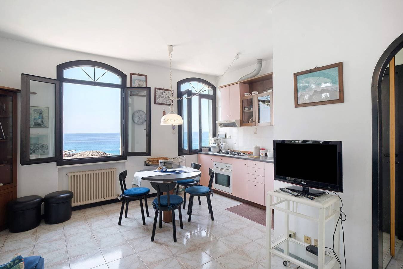 Foto 6 von 22: Ferienwohnung 'Wunderschöne Wohnung am Meer Chez Monique' mit Meerblick, privater Terrasse und WLAN