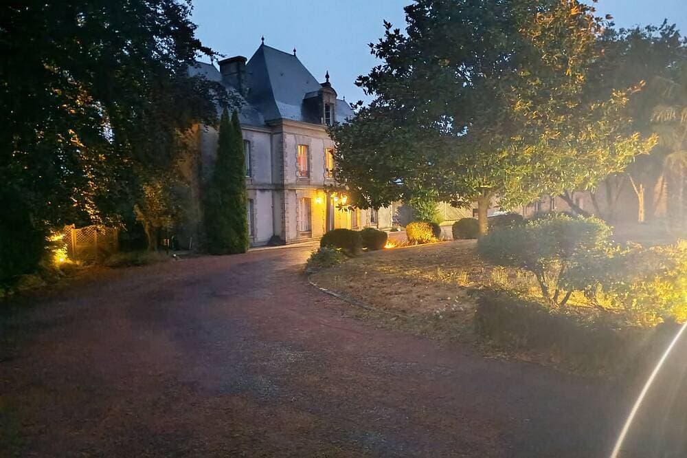 Foto 9 von 16: La Pierre Levée Castle Lodging, 15 Min from Puy du Fou