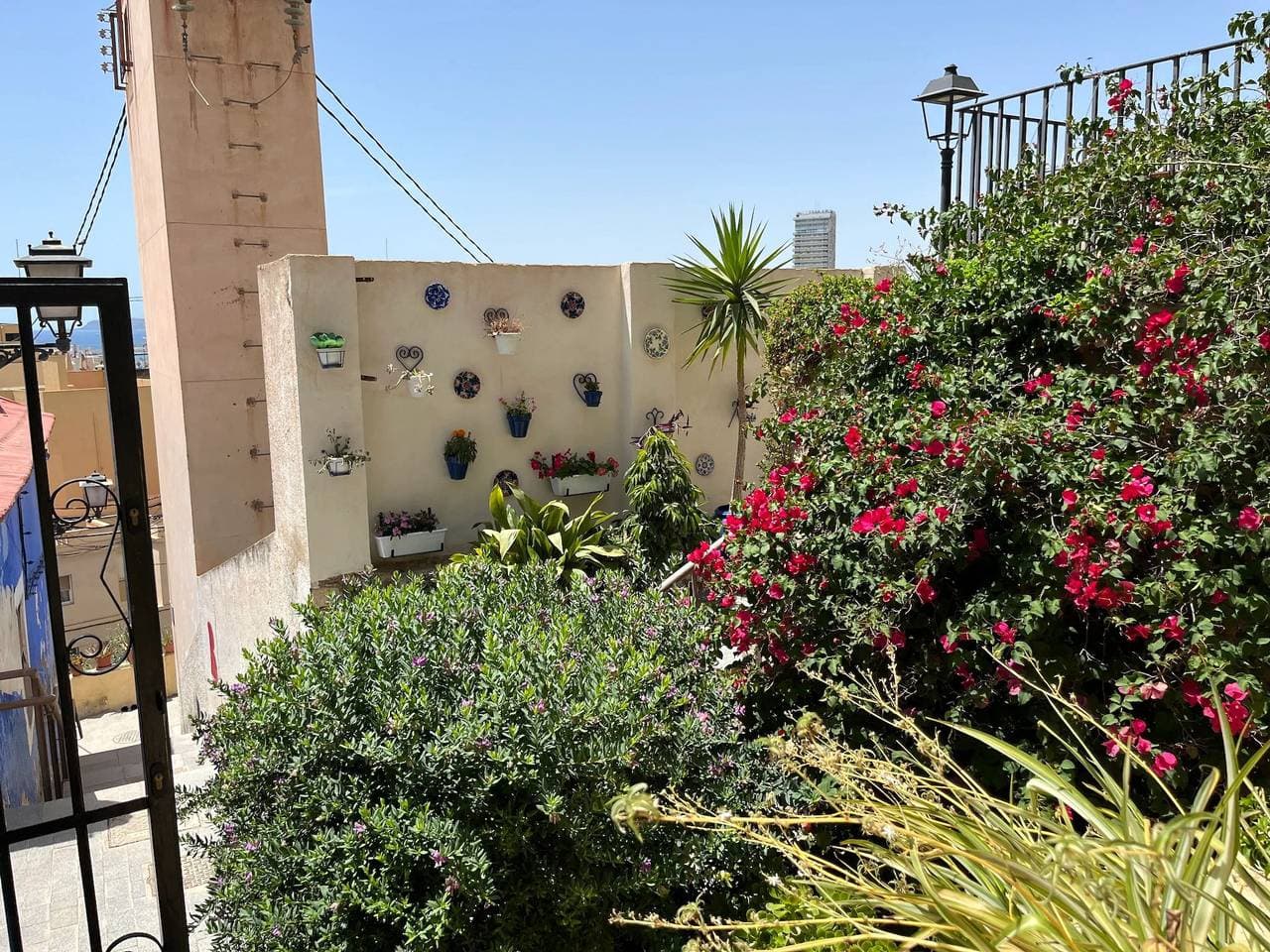Foto 12 von 37: Komfortables Haus mit Meerblick in Alicante + Garten