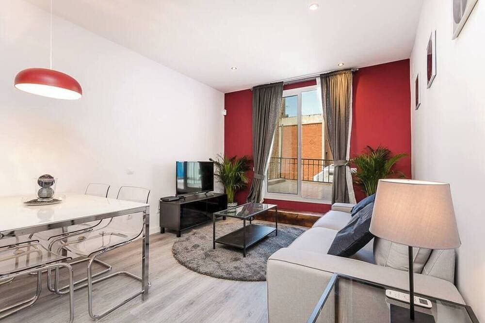 Foto 13 von 25: Elegant and luxurious interior designed apartment, perfect for those who are in search of the finer things in life.
