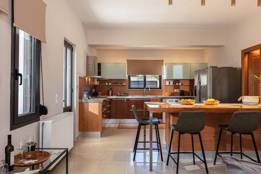 Foto 9 von 30: Luxury Ensuite Villa Overlooking Souda Bay