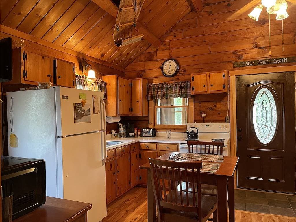 Lakefront Cabin/Hot Tub/Dock Lake Access/Ski Sugarloaf Mountain12mi/Trail Access 1