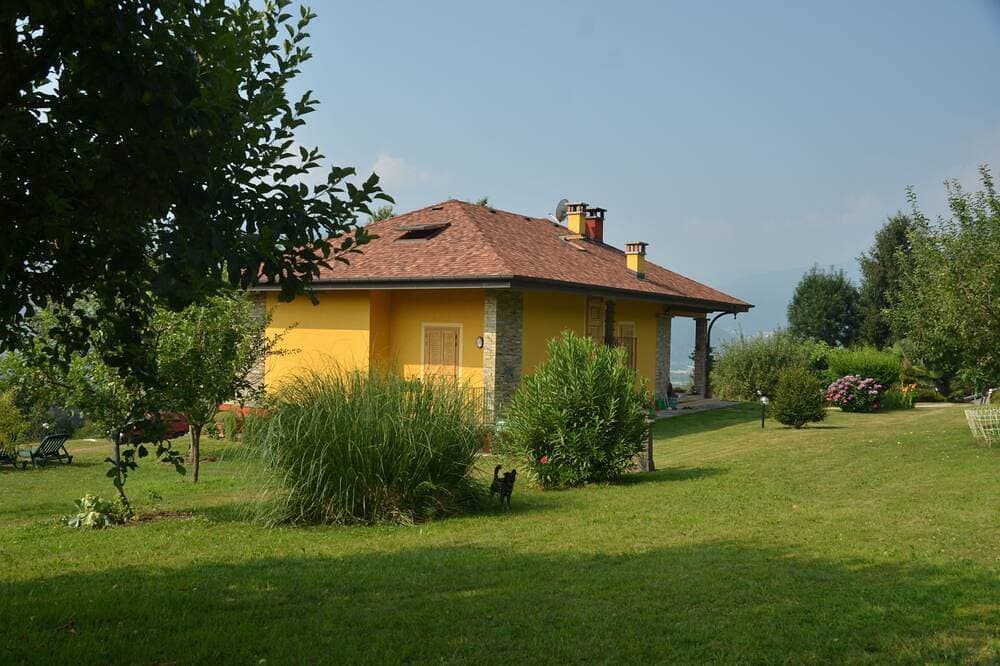 Foto 11 von 19: Haus mit großem Garten mit Blick auf den Lago Maggiore