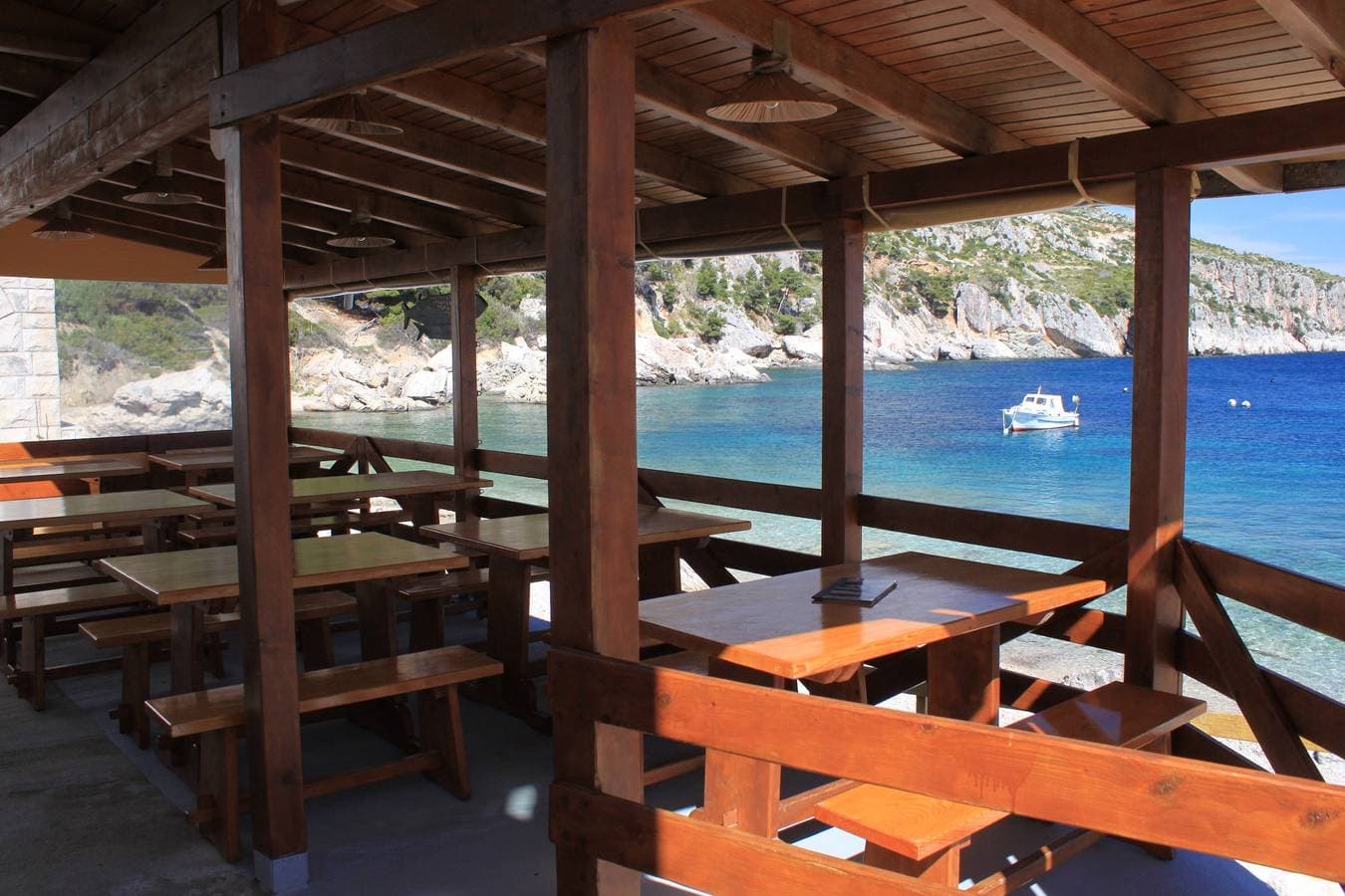 Foto 8 von 25: 2-Zimmer-Ferienwohnung am Strand Bucht Zarace, Hvar -a
