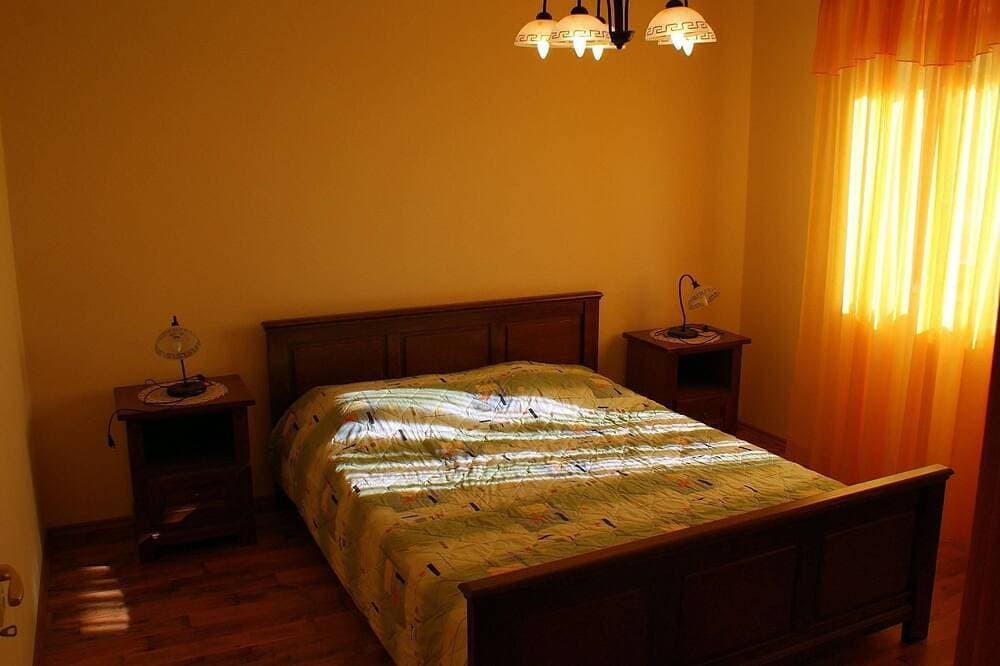 Foto 3 von 24: Charmantes Ferienhaus in Bartići mit Terrasse
