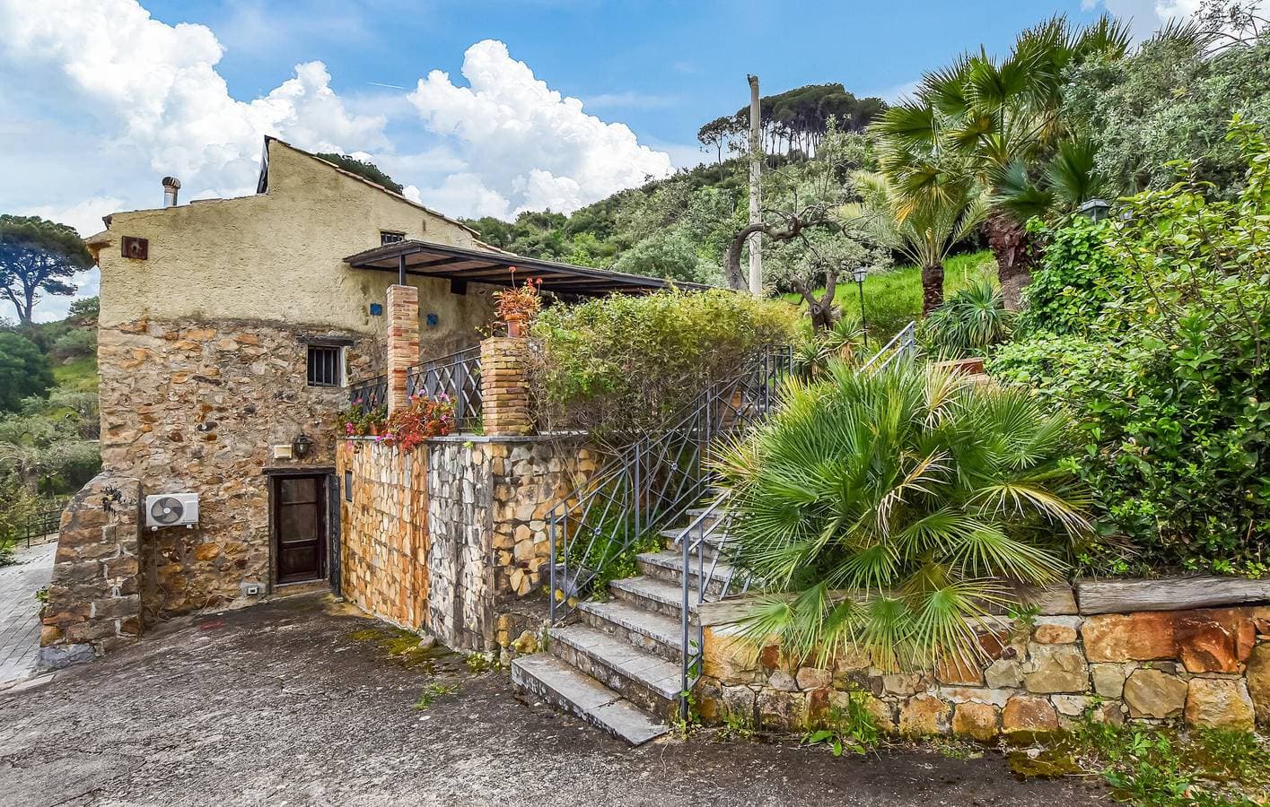 Apartment mit Meerblick, Pool, WLAN und Terrasse – nur wenige Schritte vom Strand entfernt 1