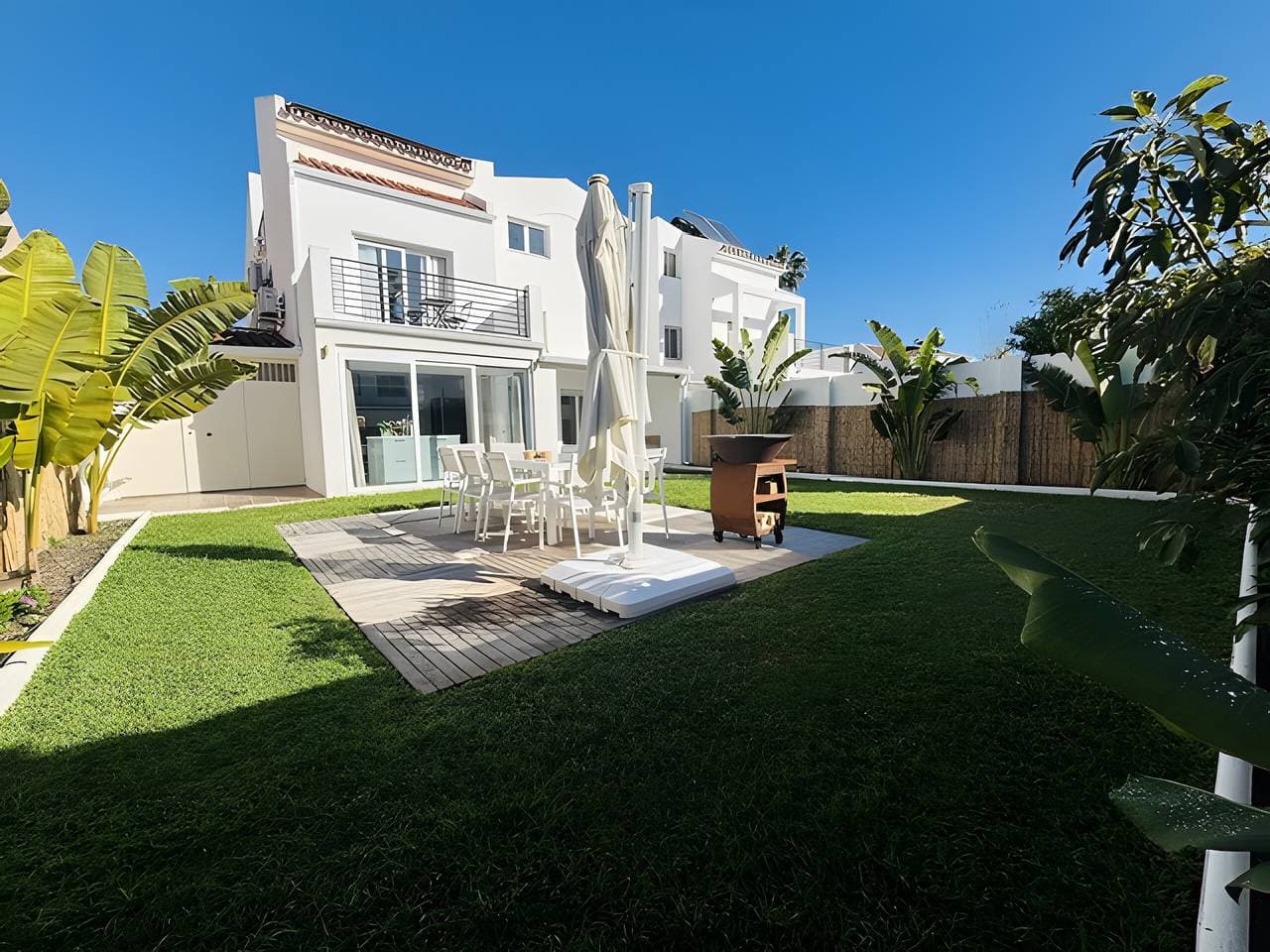 Luxurious And Modern Family Home 1
