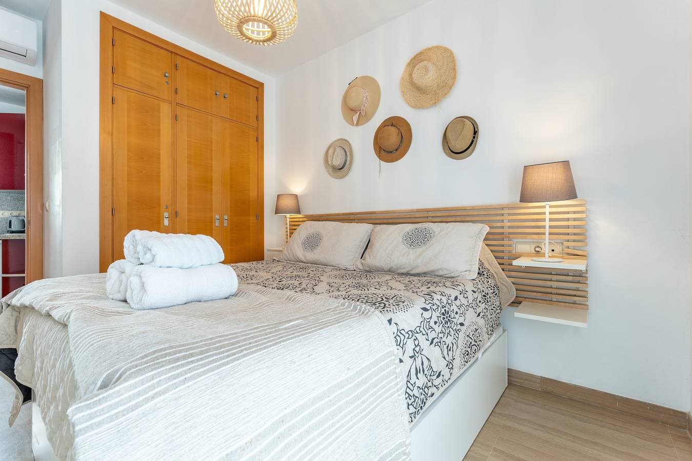 Foto 13 von 16: 'Strand-Ferienwohnung' mit Bergblick, Balkon und WLAN