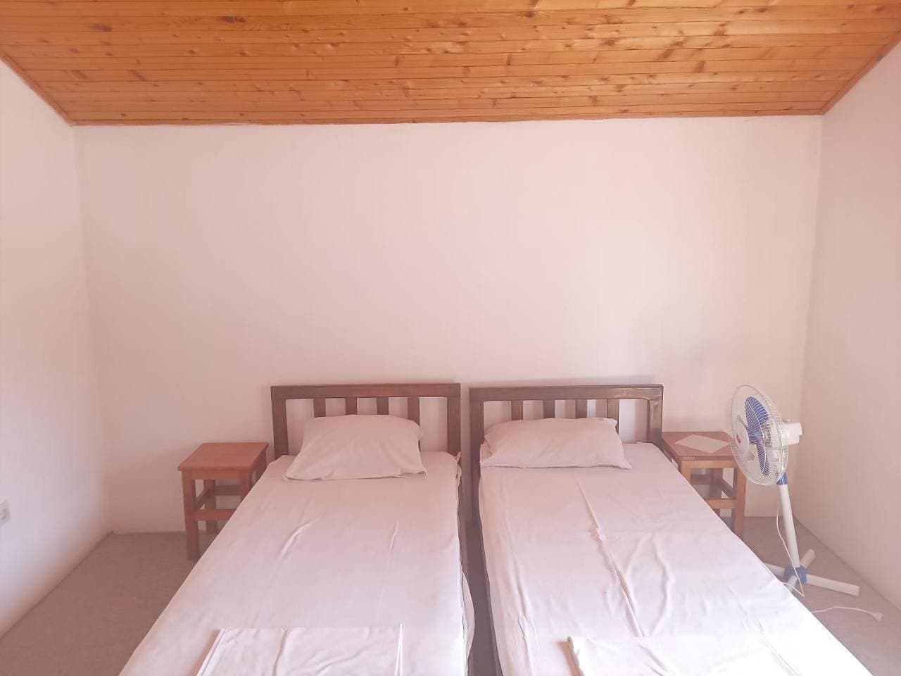 Foto 8 von 11: Basic Triple Room with Shared Bathroom