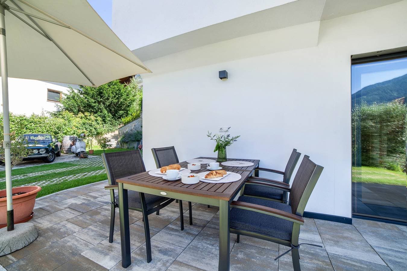 Foto 7 von 27: Ferienwohnung Berta – neu, komfortabel, mit Gartenterrasse & Bergblick
