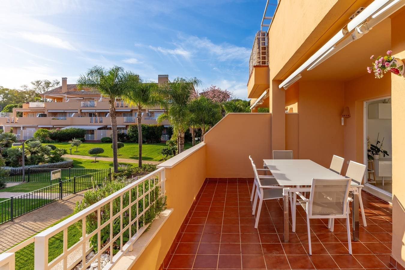 Foto 2 von 22: Apartment „Jardines Santa Maria Golf Elviria“ mit Pool, WLAN & Klimaanlage