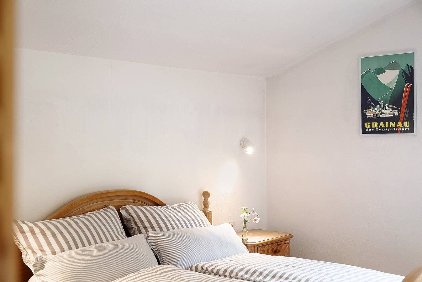 Foto 7 von 29: Einzimmerapartment 'Alpspitznest' mit Bergblick, Balkon und Wi-Fi