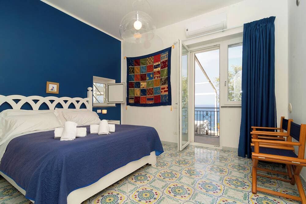 Foto 2 von 30: Übersicht exklusiven Villa am Meer in Sorrento Peninsula