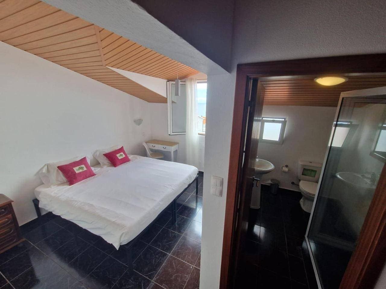 Foto 7 von 16: Double Room with Private Bathroom