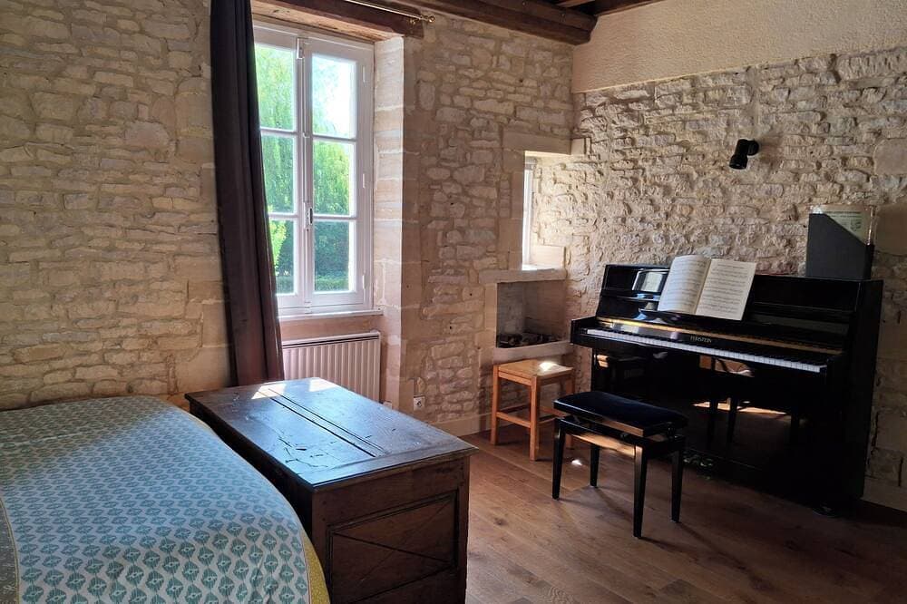Foto 3 von 30: Maison de Campagne Avec Grand Jardin - Beaucoup de Cachet