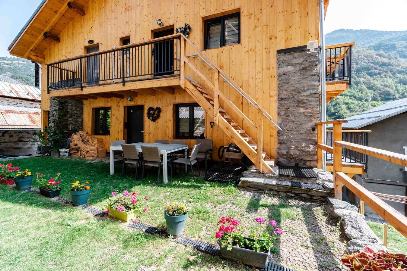 Foto 2 von 17: Familienfreundliches, geräumiges Chalet nahe Courchevel/Brides-les-Bains mit Bergblick