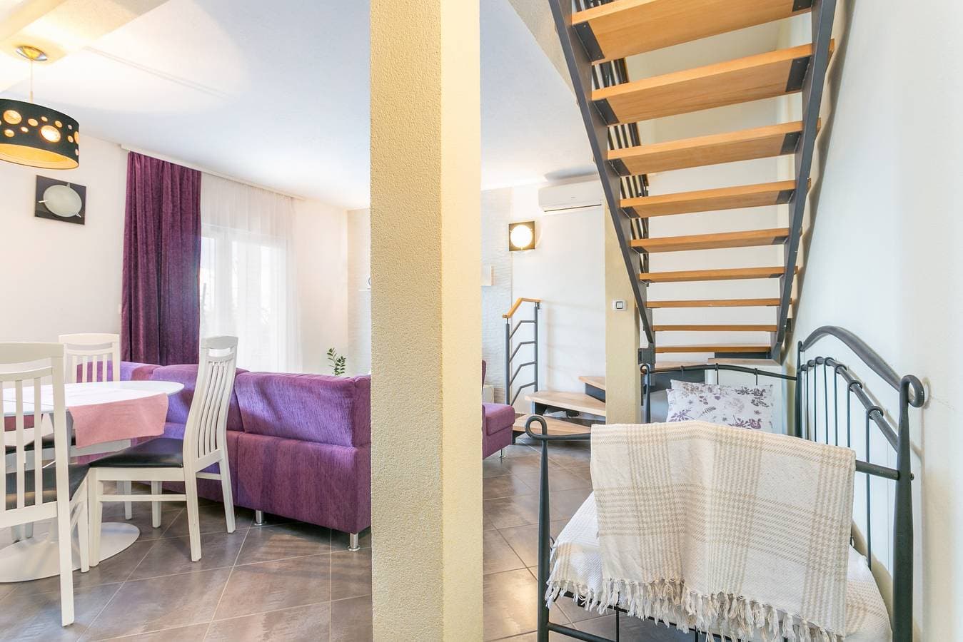 Foto 8 von 26: Two bedroom apartment near beach Podstrana, Split A-22369-a