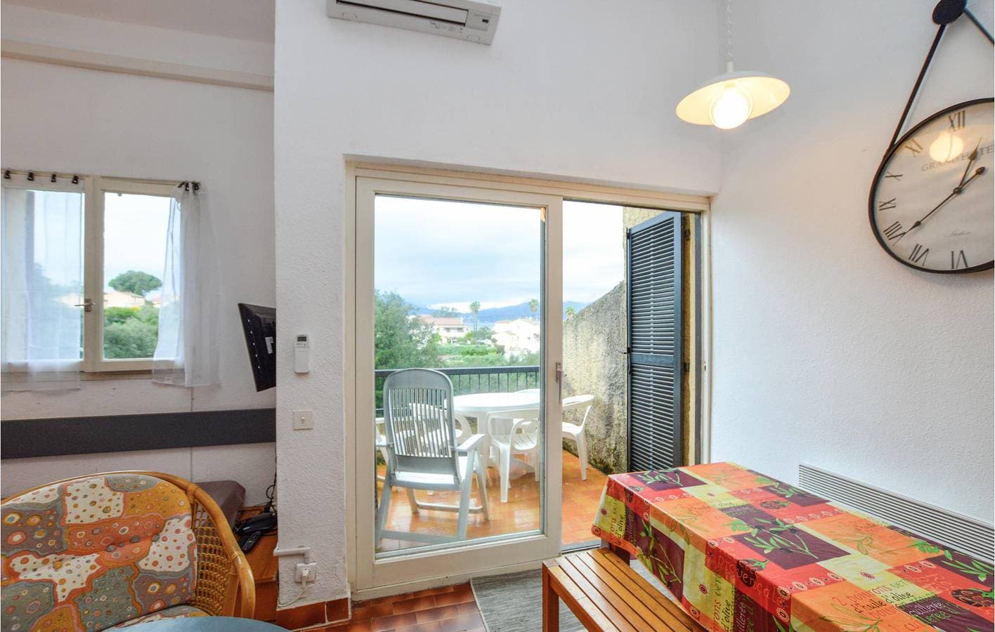 Foto 4 von 23: Rückzugsort am Strand mit AC, Pool, Terrasse und Parkplatz
