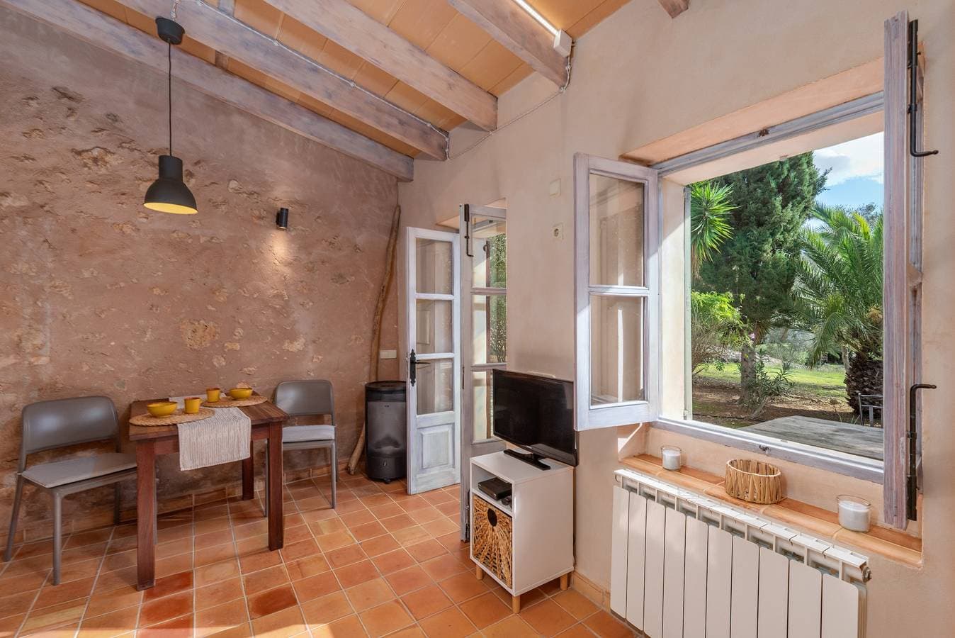 Foto 8 von 22: Ferienhaus 'Groc' mit Bergblick, Gemeinschaftspool und Wi-Fi