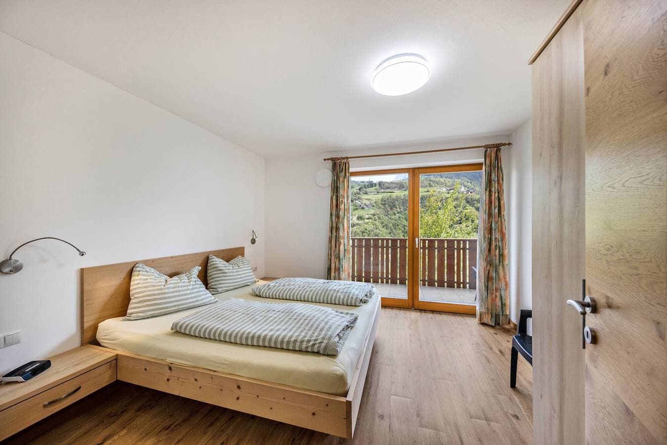 Foto 2 von 22: Ferienwohnung "Tschafon Oberparnaihof" mit Bergblick, Terrasse & WLAN