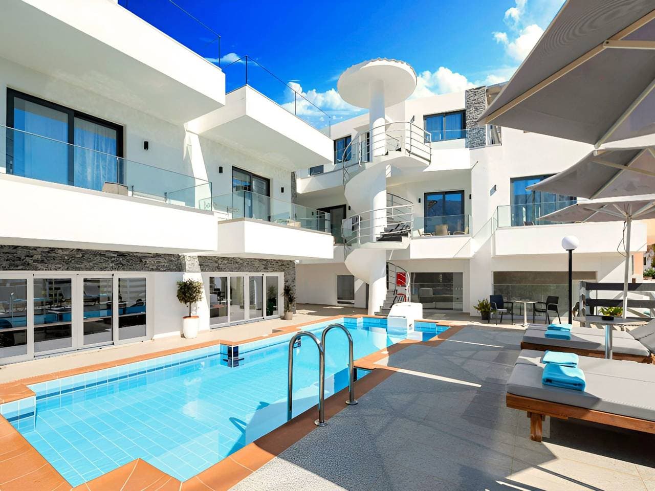 Pnoe Beachside Studio 1