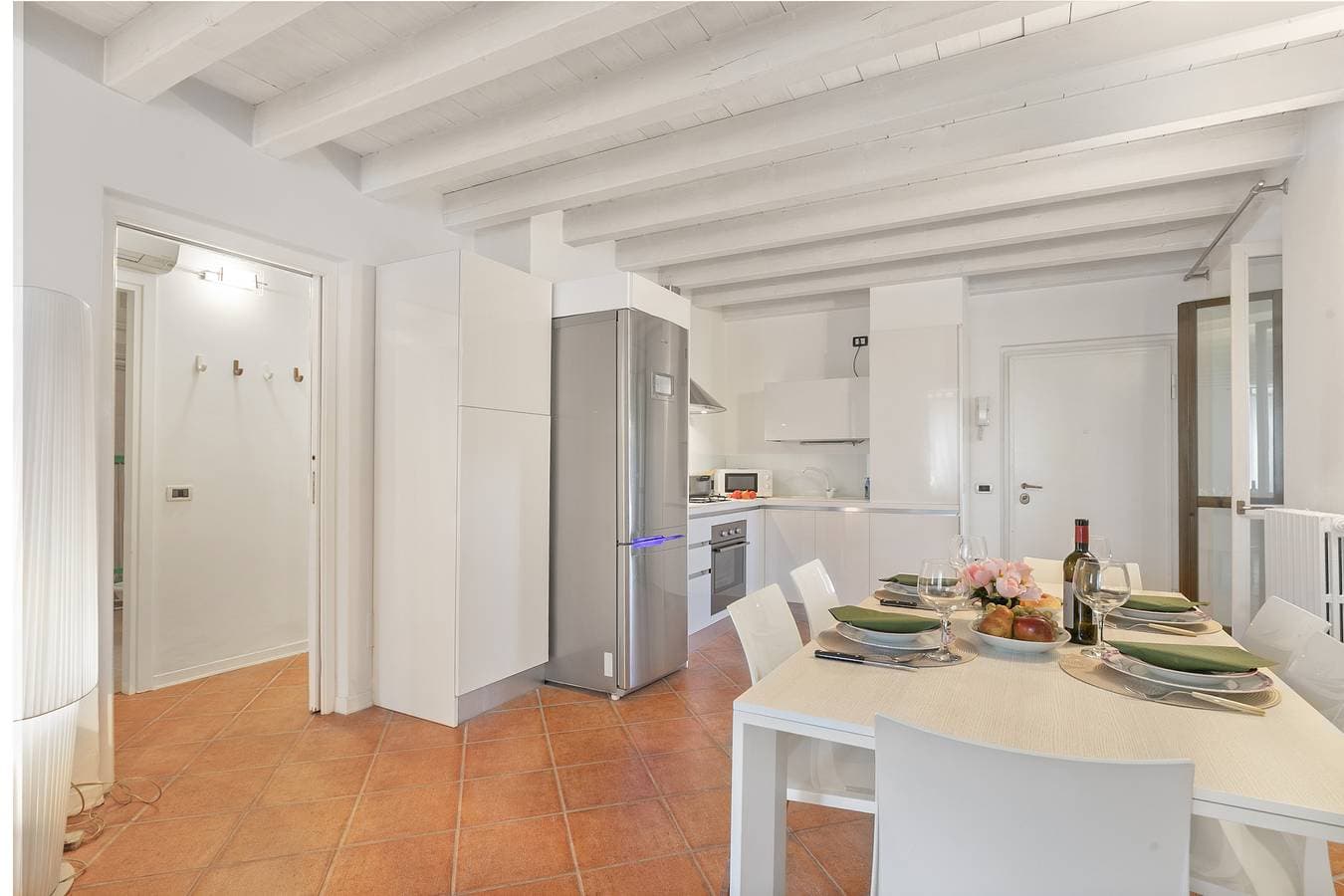 Foto 11 von 27: Magnolia House: Sirmione Apt for 4 with Shared Pool