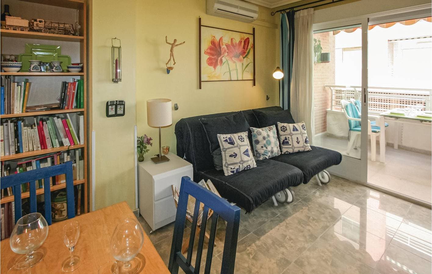 Foto 12 von 17: Appartement am Meer mit Terrasse und AC, 1,5 km zum Strand