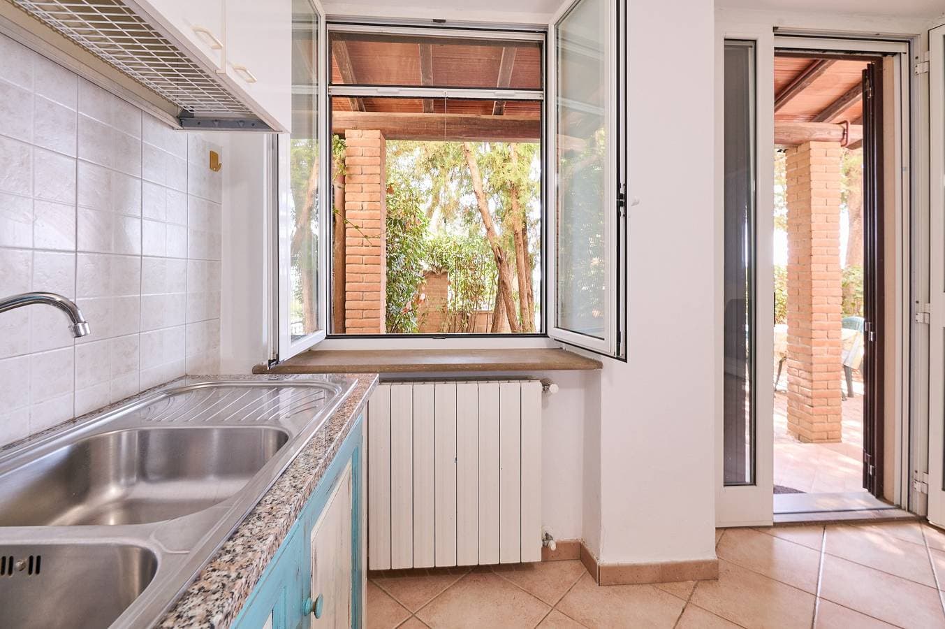 Foto 10 von 26: Ferienwohnung "Blu" mit Meerblick, Gemeinschaftspool und WLAN