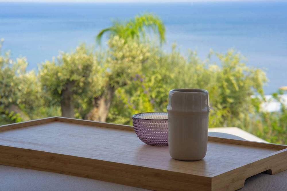 Foto 4 von 9: Luxury Villa with Private Swimming Pool & Sea View