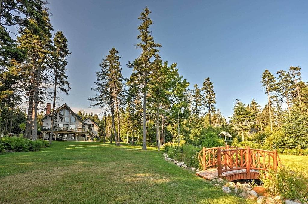 Foto 6 von 24: Waterfront Prospect Harbour Cottage mit Hof und Feuerstelle