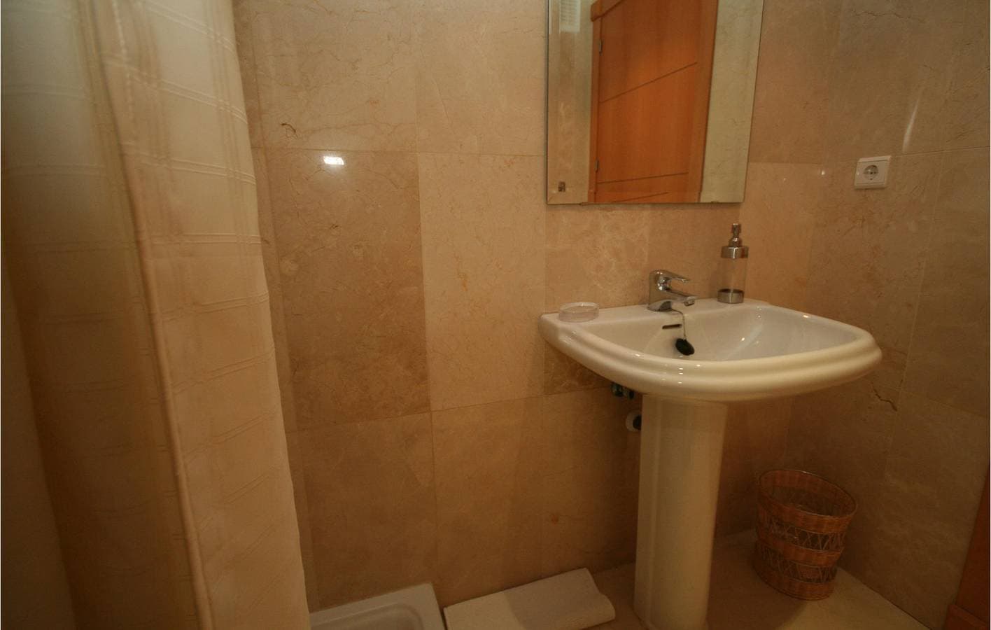 Foto 12 von 14: Apartment mit Poolterrasse: 2,5 km zum Bil Bil Strand