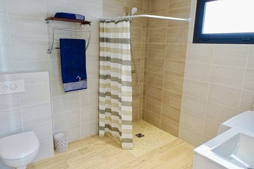 Foto 11 von 30: Strand 30 Meter entfernt, Kostenlos, Wasser, Strom,Parkplatz und Privater Garten