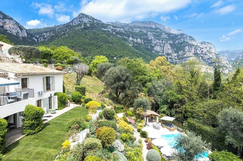 Foto 10 von 30: Les Papillons : Beautiful Provencal Villa With Unimpeded Views on Gourdon Valley