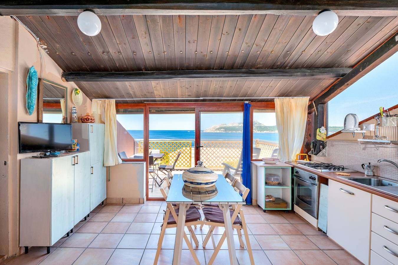Foto 2 von 24: Gemütliche Dachgeschosswohnung "Sul Mare a Santa Teresa" mit WLAN, Meerblick, Terrasse
