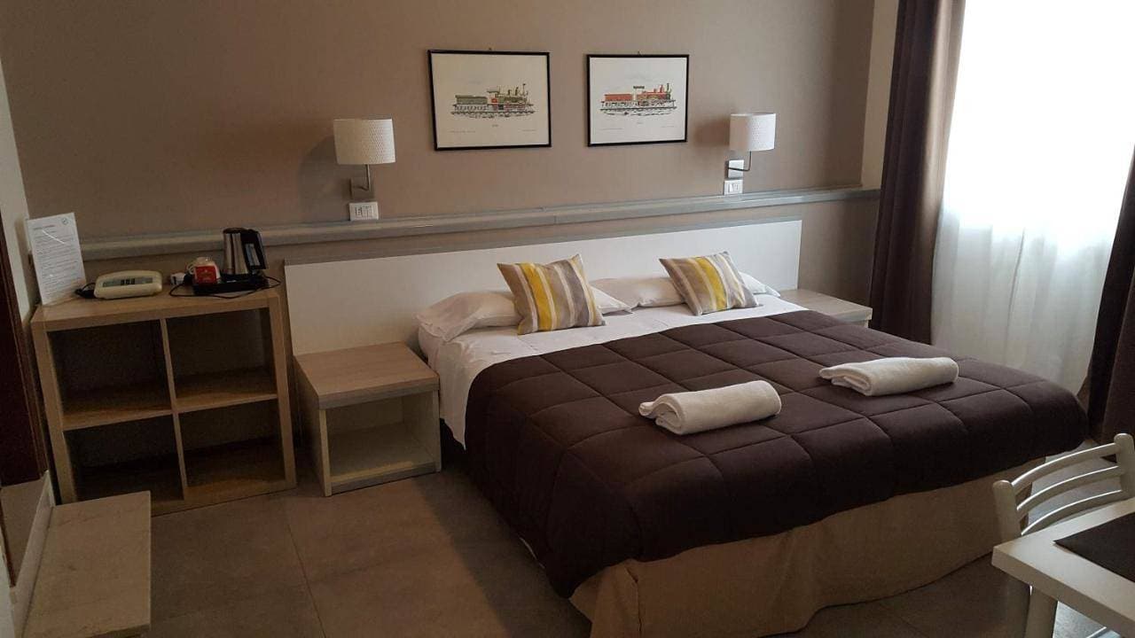 Foto 2 von 14: Standard Double or Twin Room