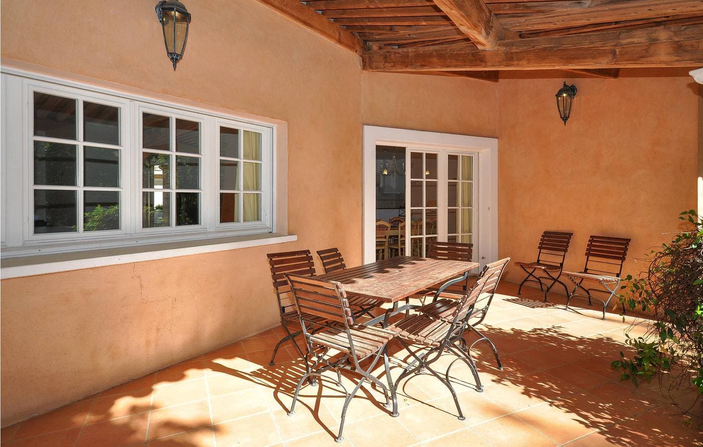Foto 11 von 25: Poolside Getaway: 120qm mit AC, Parkplatz & WiFi