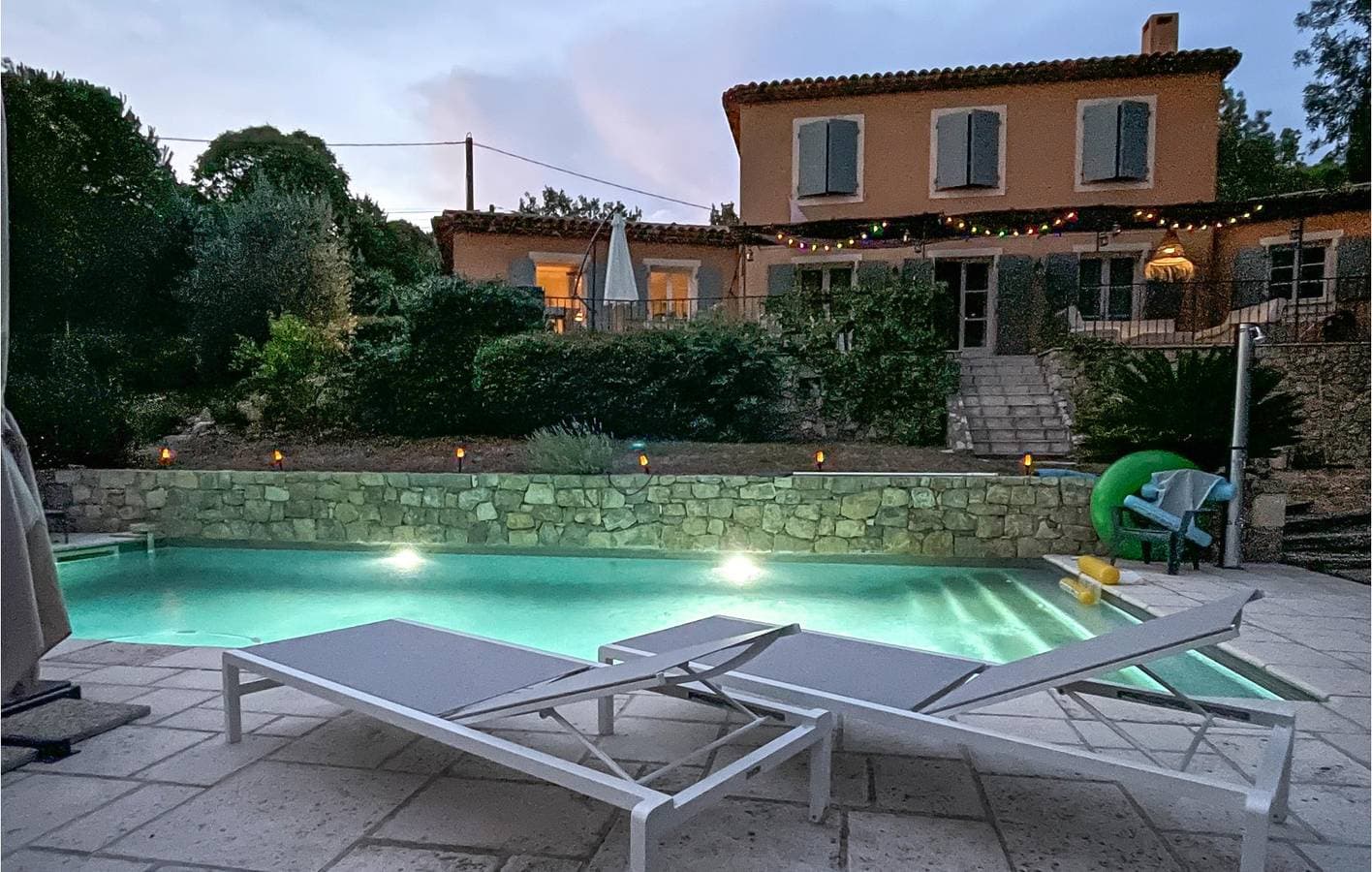 Foto 4 von 36: Luxuriöses Apartment mit Pool und Terrasse.