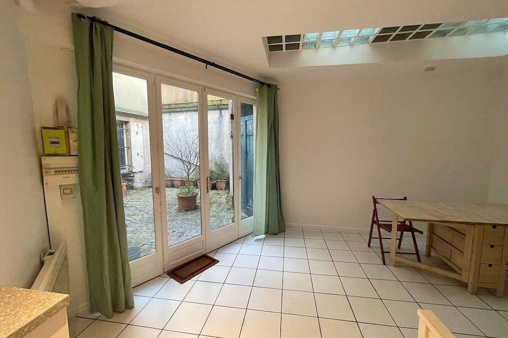 Apartment-Eigenes Badezimmer-Apartment-Blick auf den Hof 1