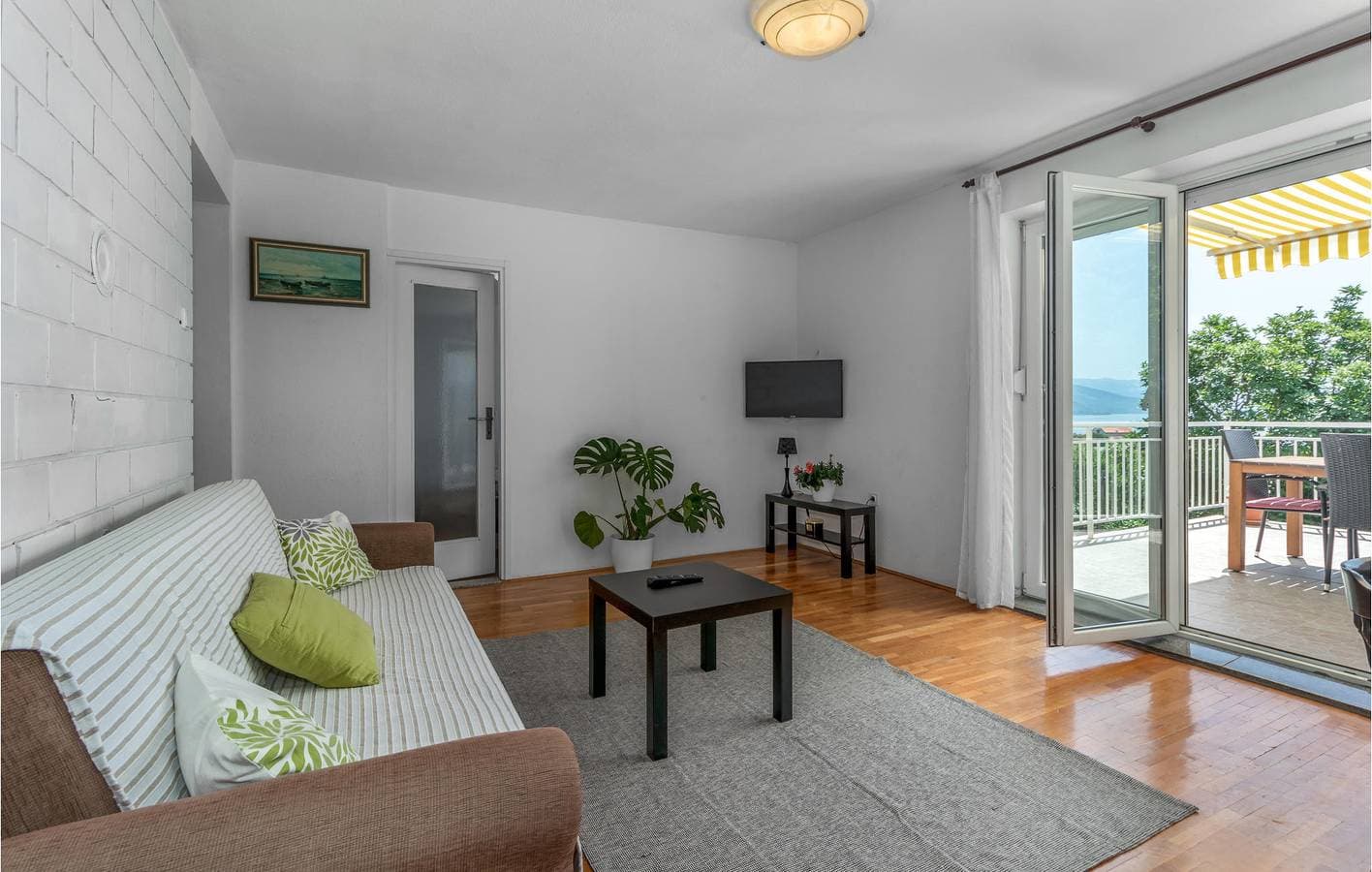 Foto 4 von 49: Gemütliche 2-Zimmer-Wohnung mit Terrasse, 100 m von der Küste in Novi Vinodolski entfernt