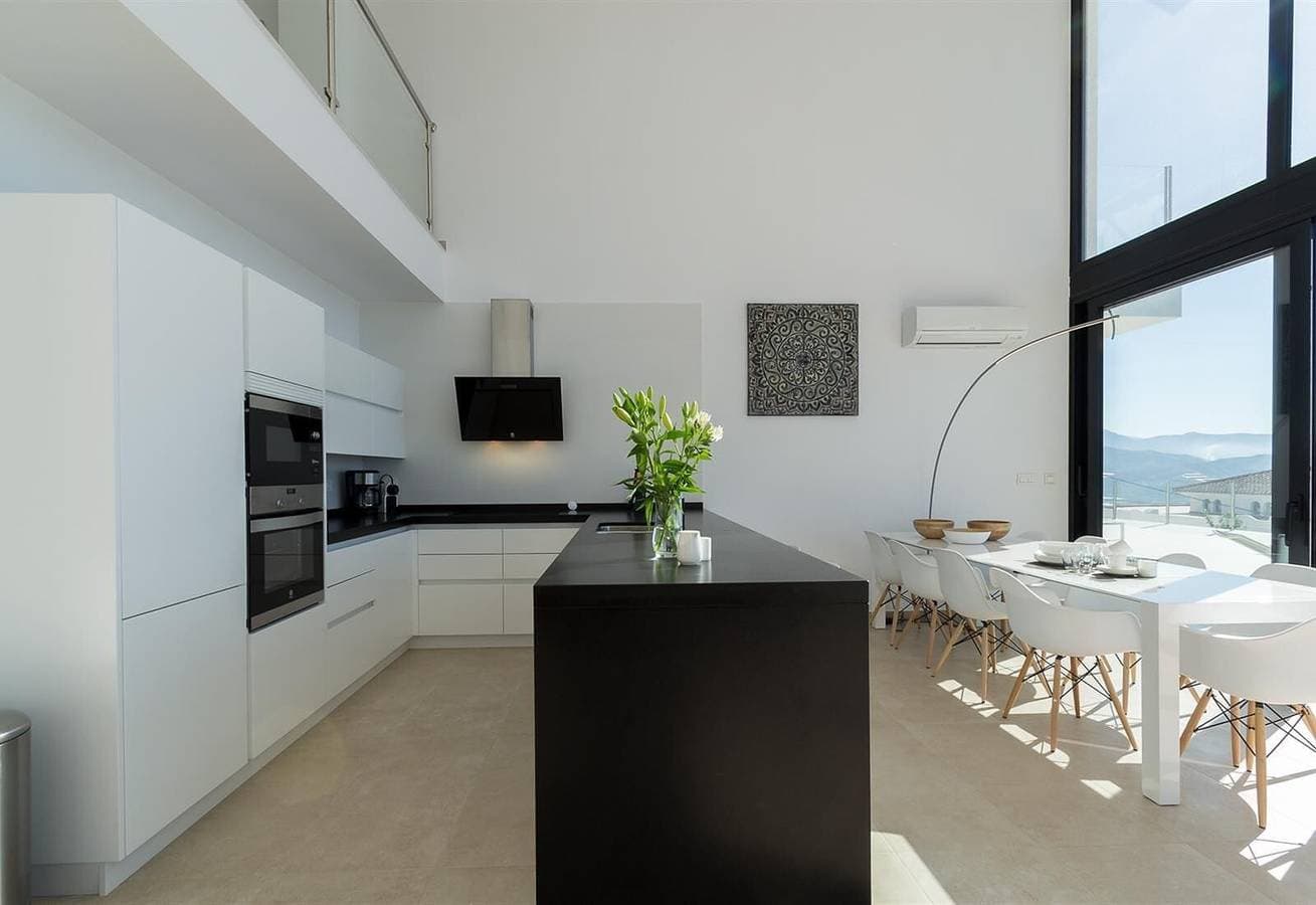 Foto 7 von 32: Villa "Royal" mit Meerblick, privatem Pool & WLAN