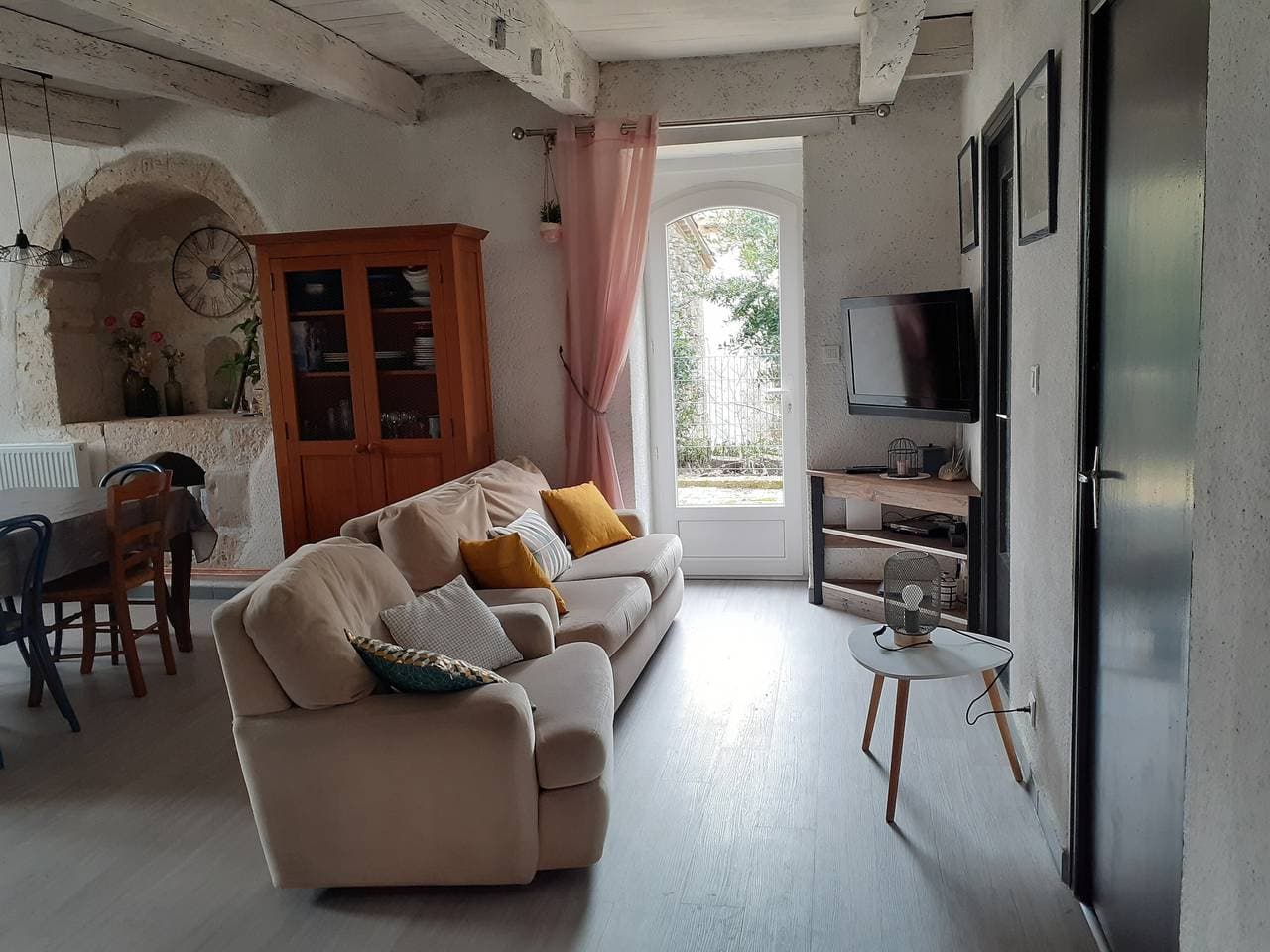 Foto 3 von 23: Ferienhaus auf dem Land mit privater Terrasse, Garten und WLAN