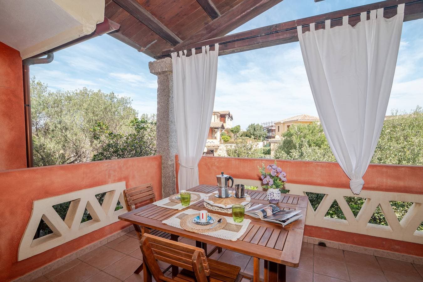 Foto 10 von 26: Apartment 'Trilocale I Graniti San Teodoro' mit privater Terrasse und Klimaanlage