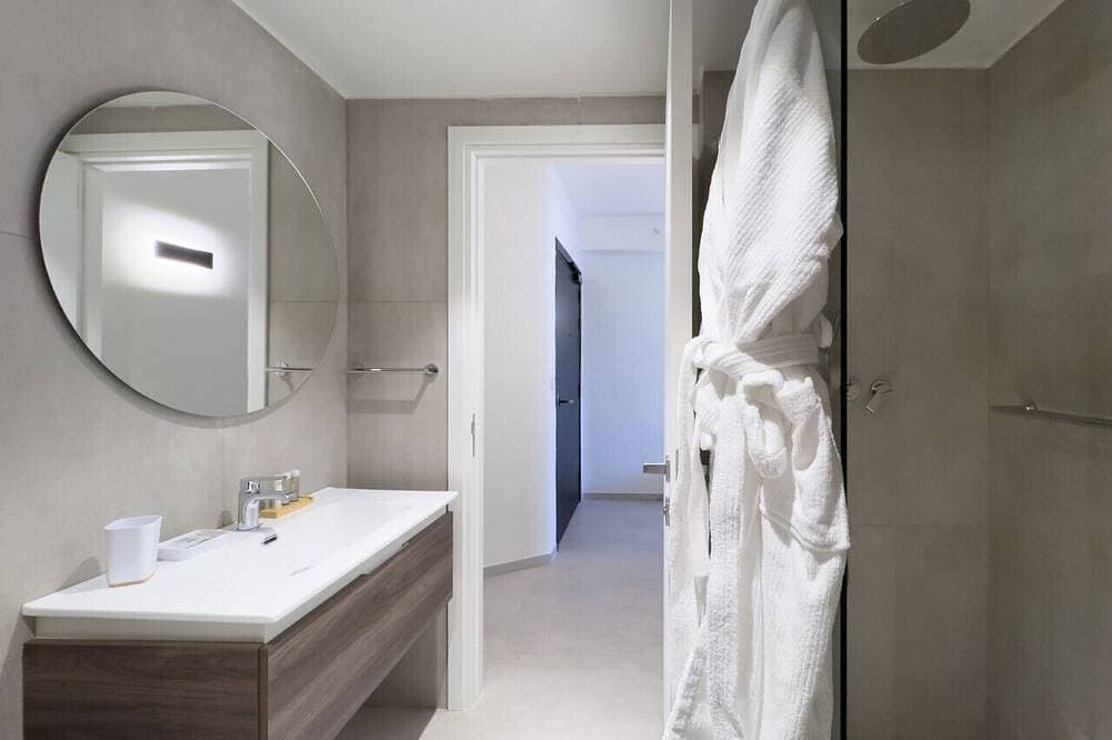 Foto 7 von 29: Mercury Suite Lovely w/Pool access by ArcoCollection