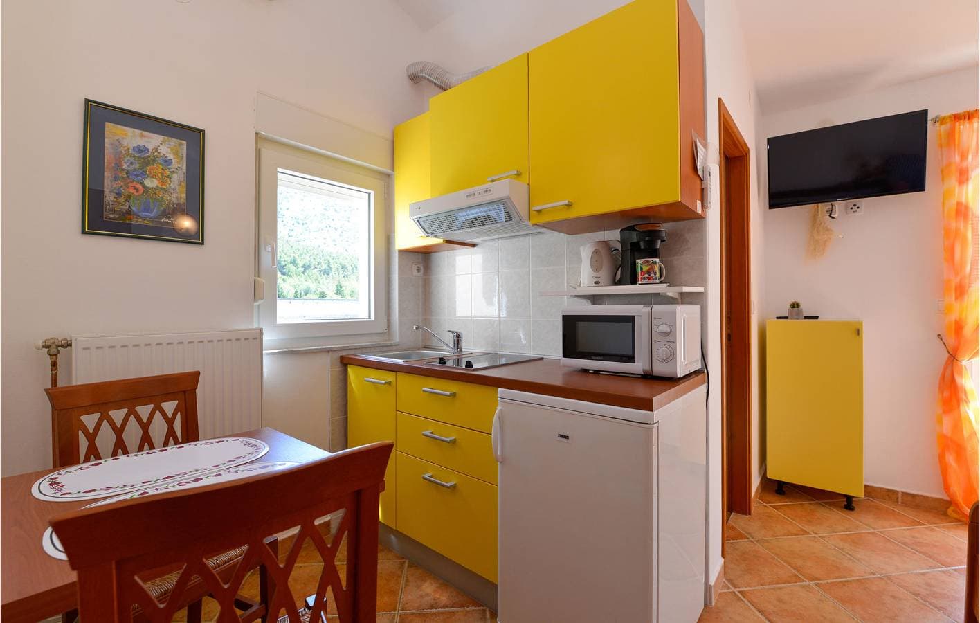 Foto 3 von 19: Modernes Apartment, 2,5 km vom Strand entfernt, mit WLAN, Klimaanlage und Küche