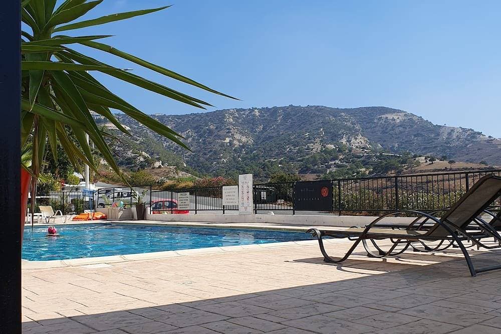 Stunning mountain and sea views, peaceful location in Peyia, Paphos. 1
