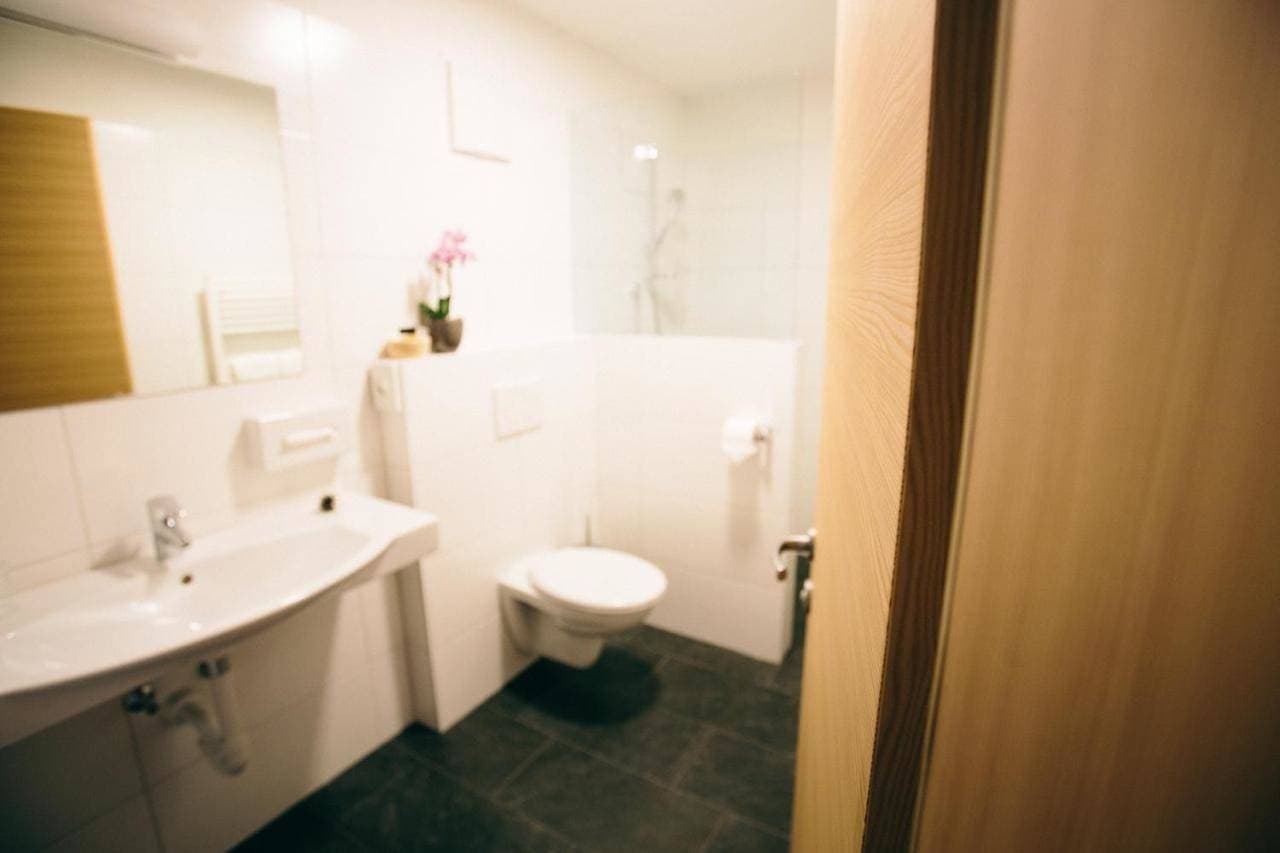 Foto 4 von 9: Double Room with Balcony