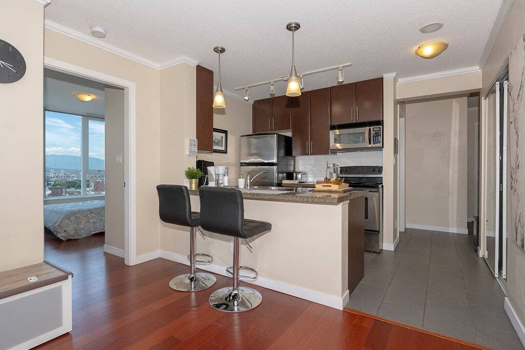 Vancouver condo: surreal water/mountain/harbor views 2Beds/2Ba 1