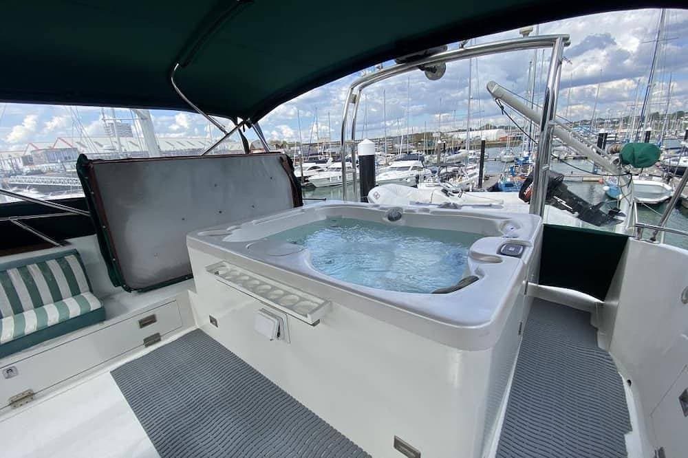 Classic Yacht Nadine with Hot Tub, Poole Harbour Bay 1